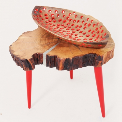 Čerešňový konferečný stolík cínovan - nohy upravené na červený vysoký lesk