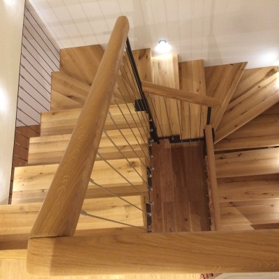 dubové schodisko zhora